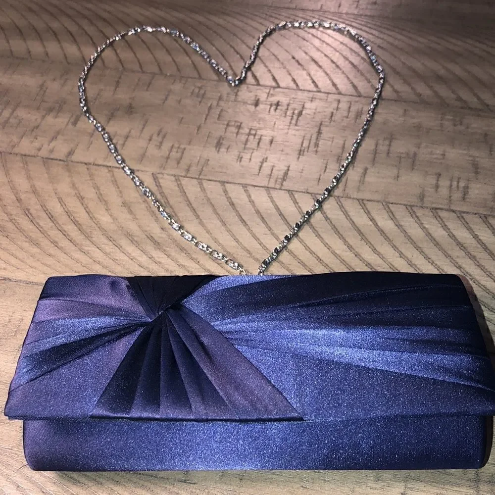 Badgley Mischka Midnight🕛 BlueSatin Swirl Purse. Security Snap Removable Chain